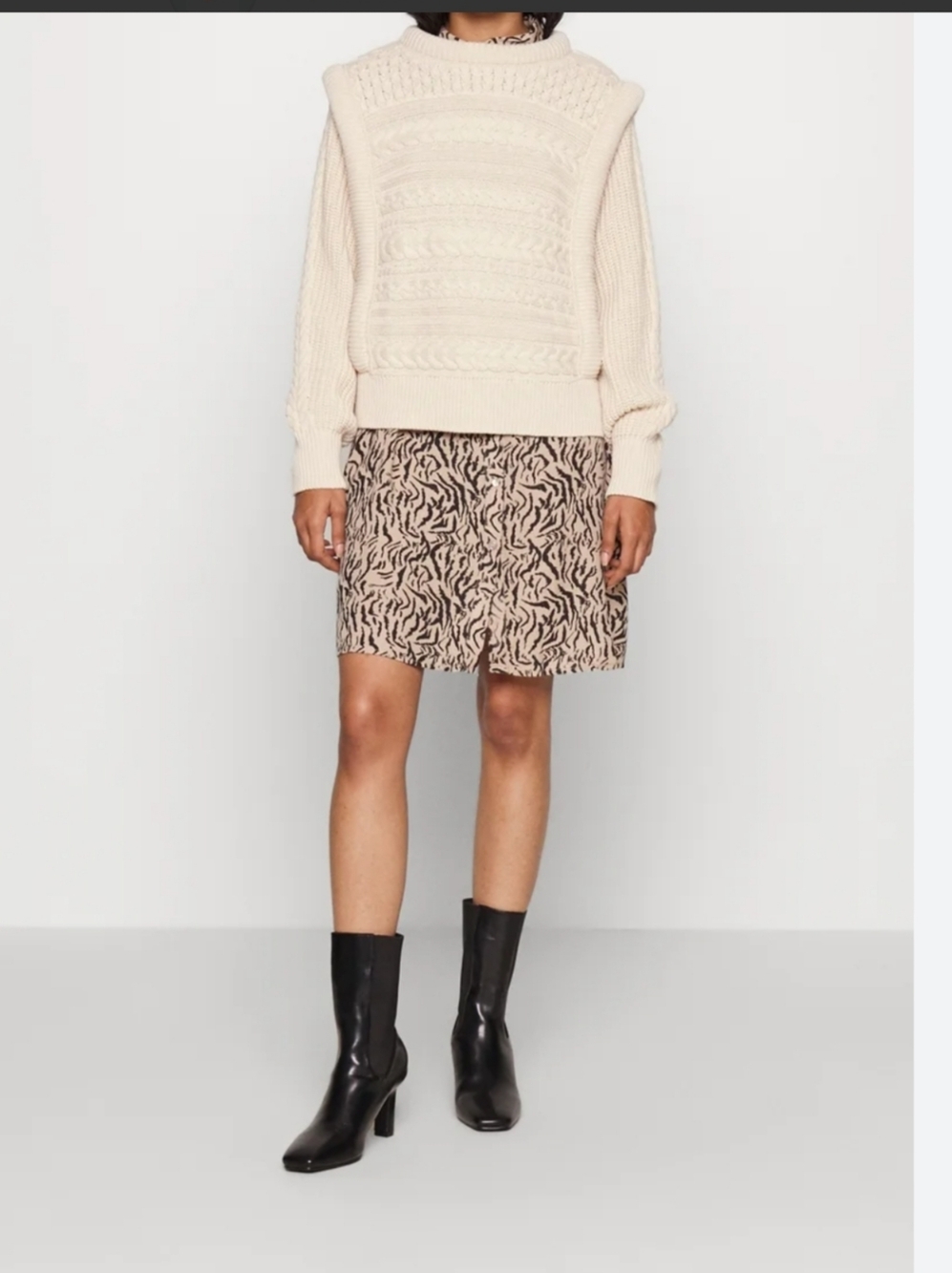 PIECES NWT skirt